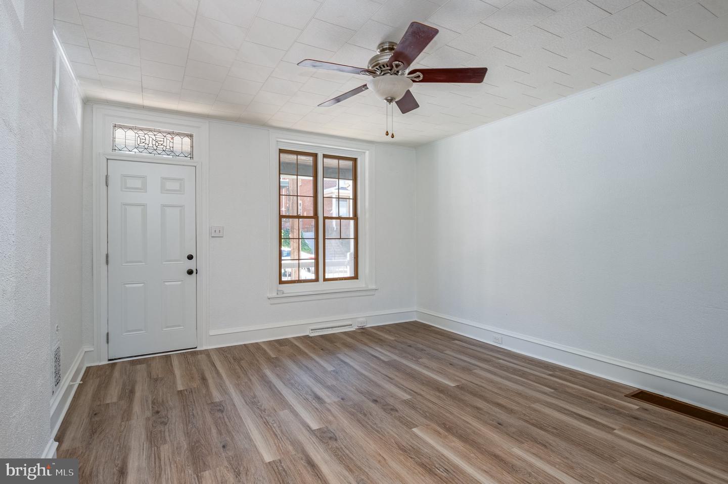 1519 Fairview St Property Photo 4