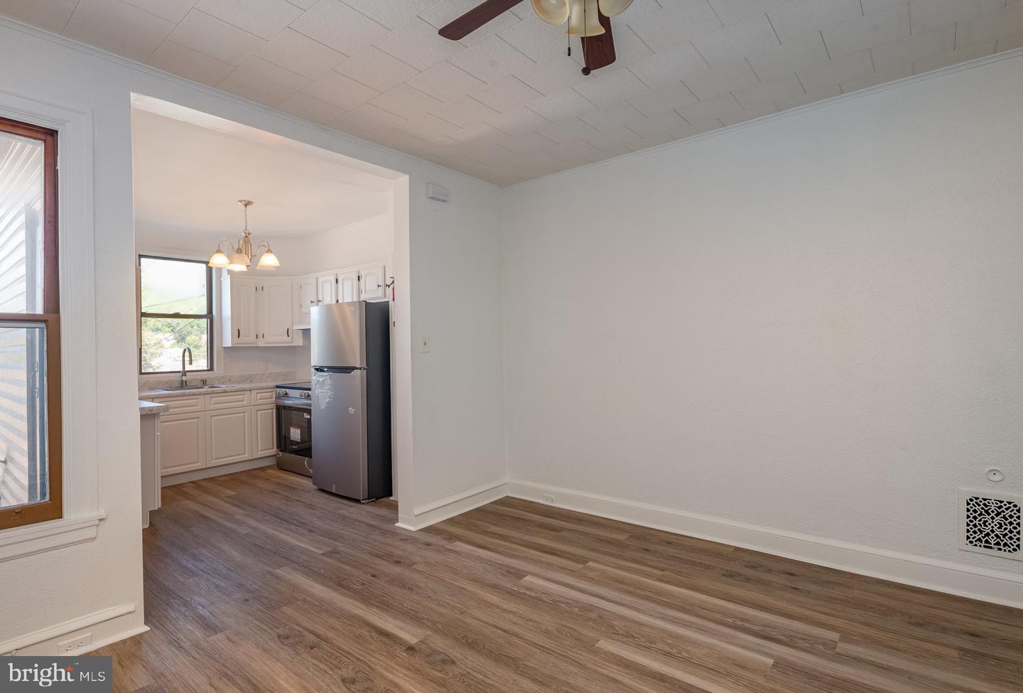 1519 Fairview St Property Photo 6