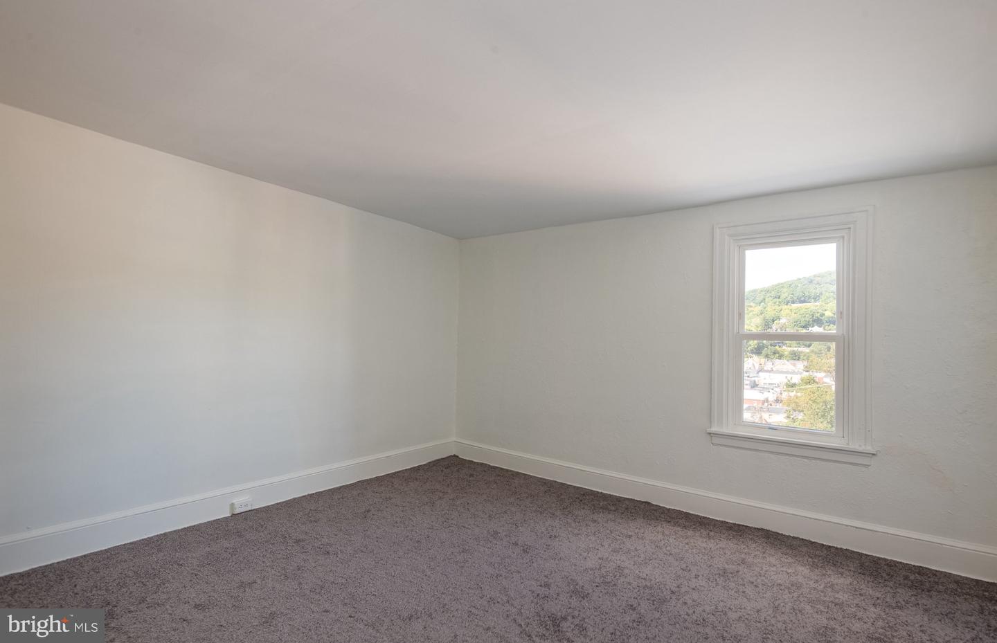 1519 Fairview St Property Photo 16