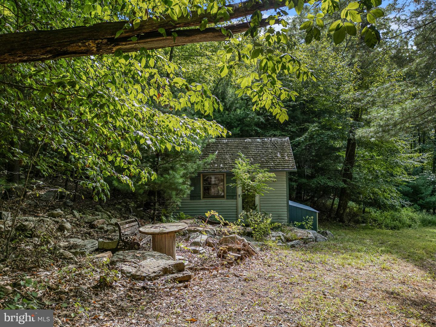 10 Asher Ln Property Photo 7