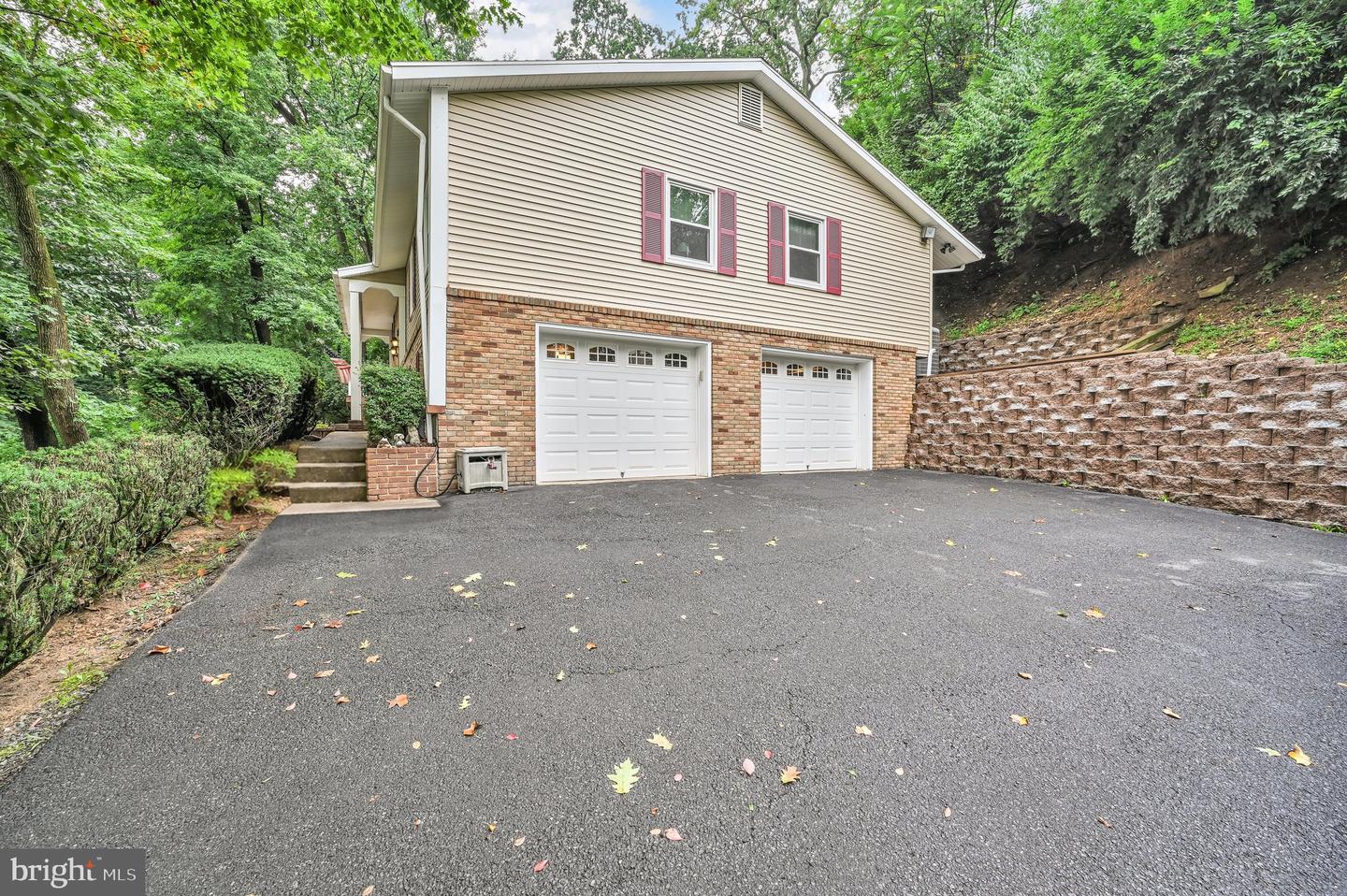 404 Hill Cir Property Photo 2
