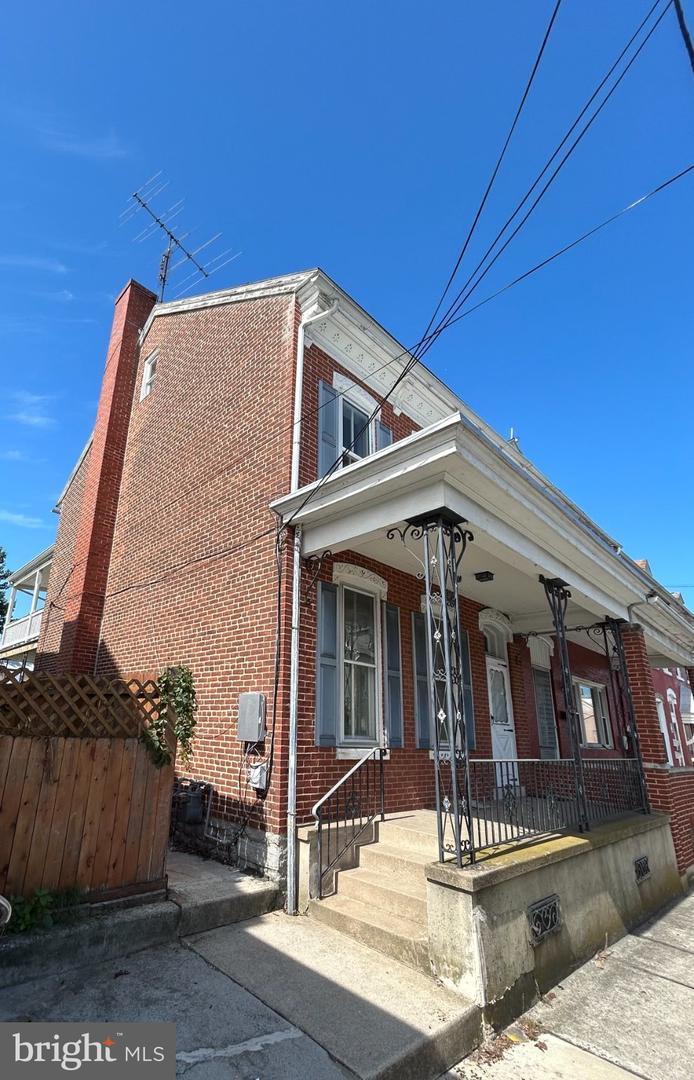 71 Noble St Property Photo 3