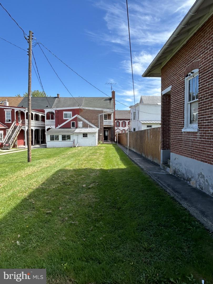 71 Noble St Property Photo 25