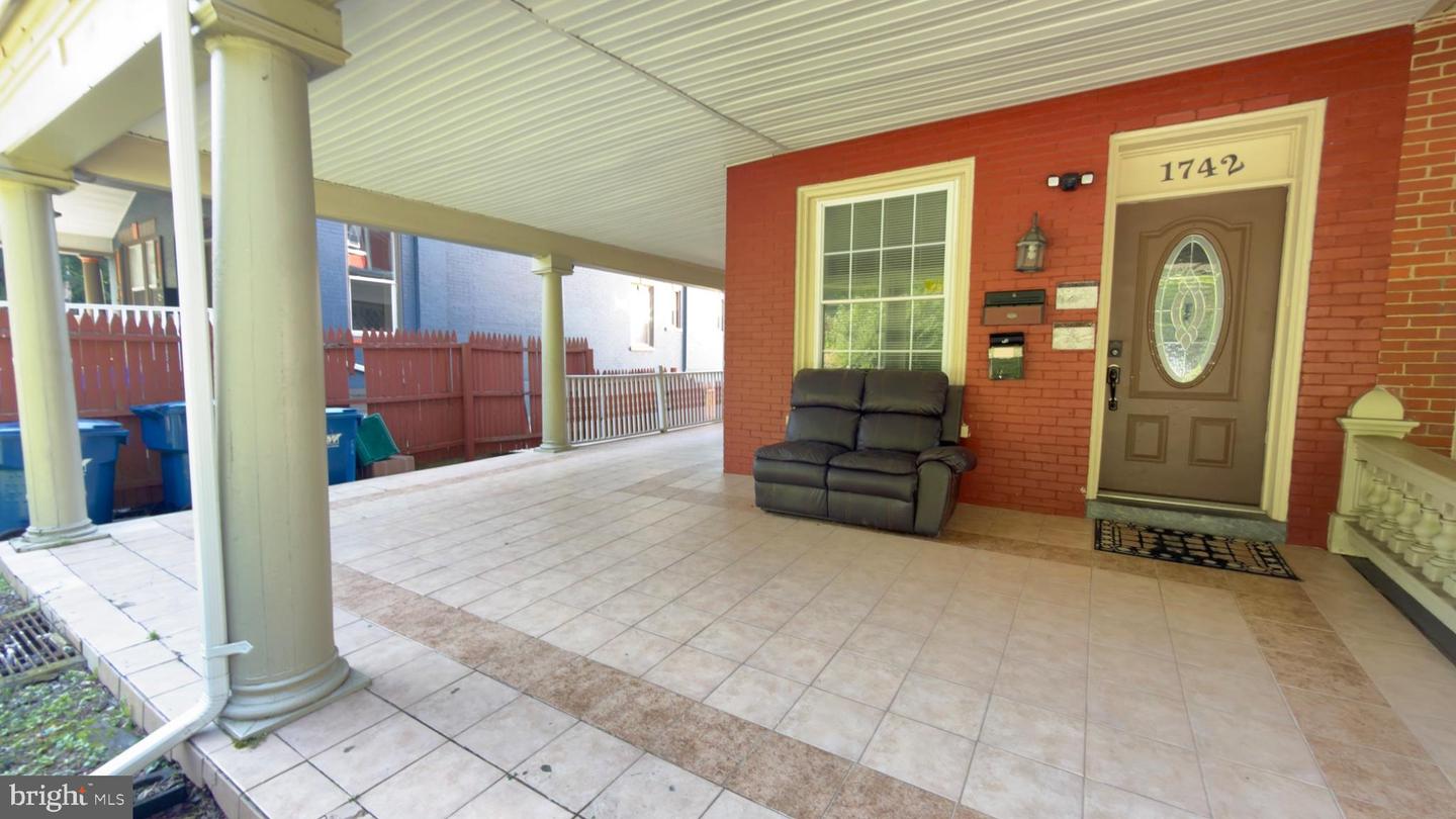 1742 Mineral Spring Rd Property Photo 2
