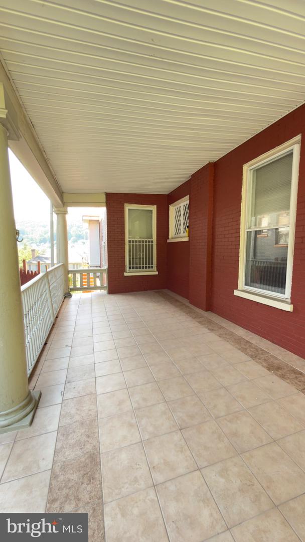 1742 Mineral Spring Rd Property Photo 3