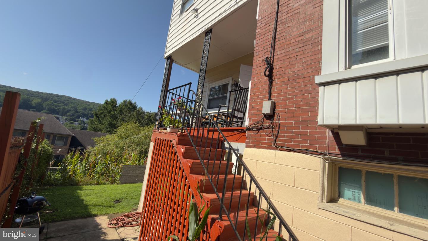 1742 Mineral Spring Rd Property Photo 15