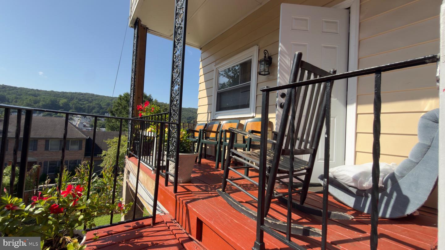 1742 Mineral Spring Rd Property Photo 16