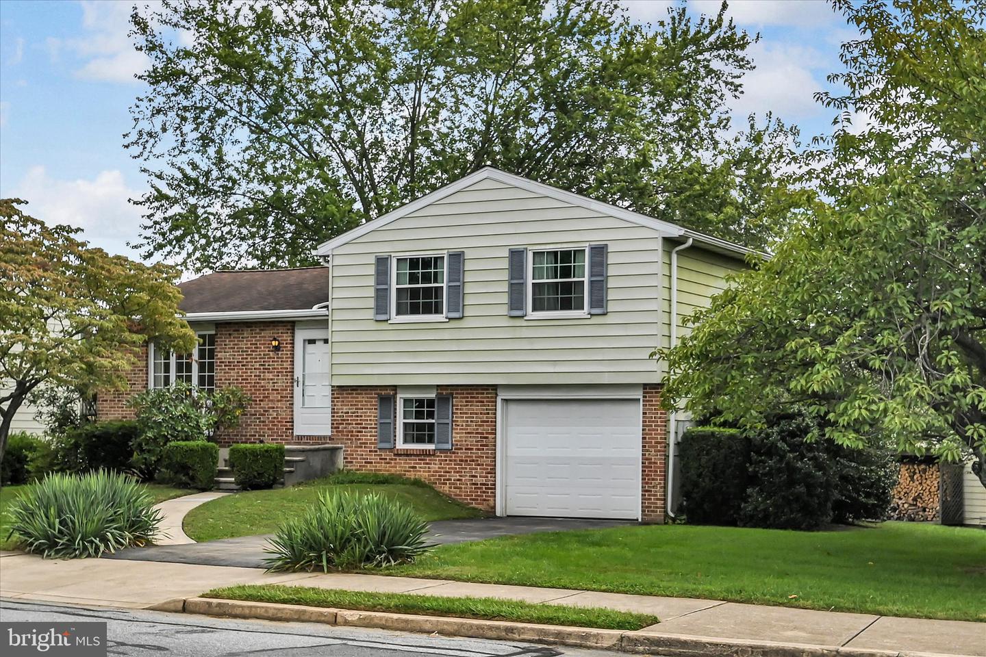 15 Elm St Property Photo 1