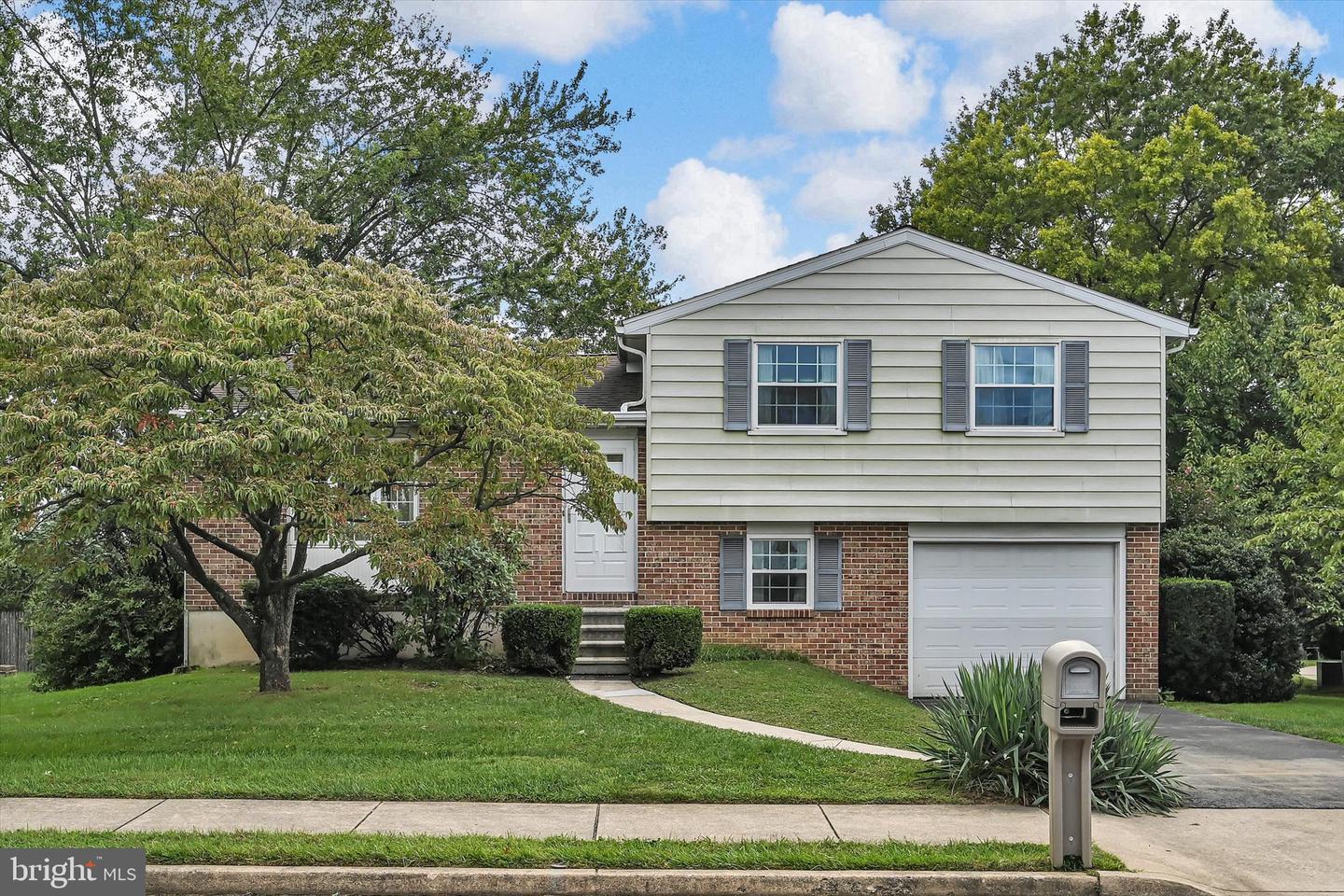15 Elm St Property Photo 3