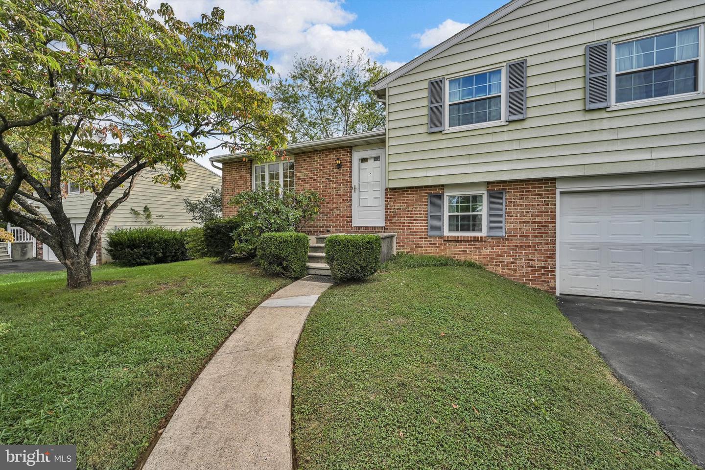 15 Elm St Property Photo 5