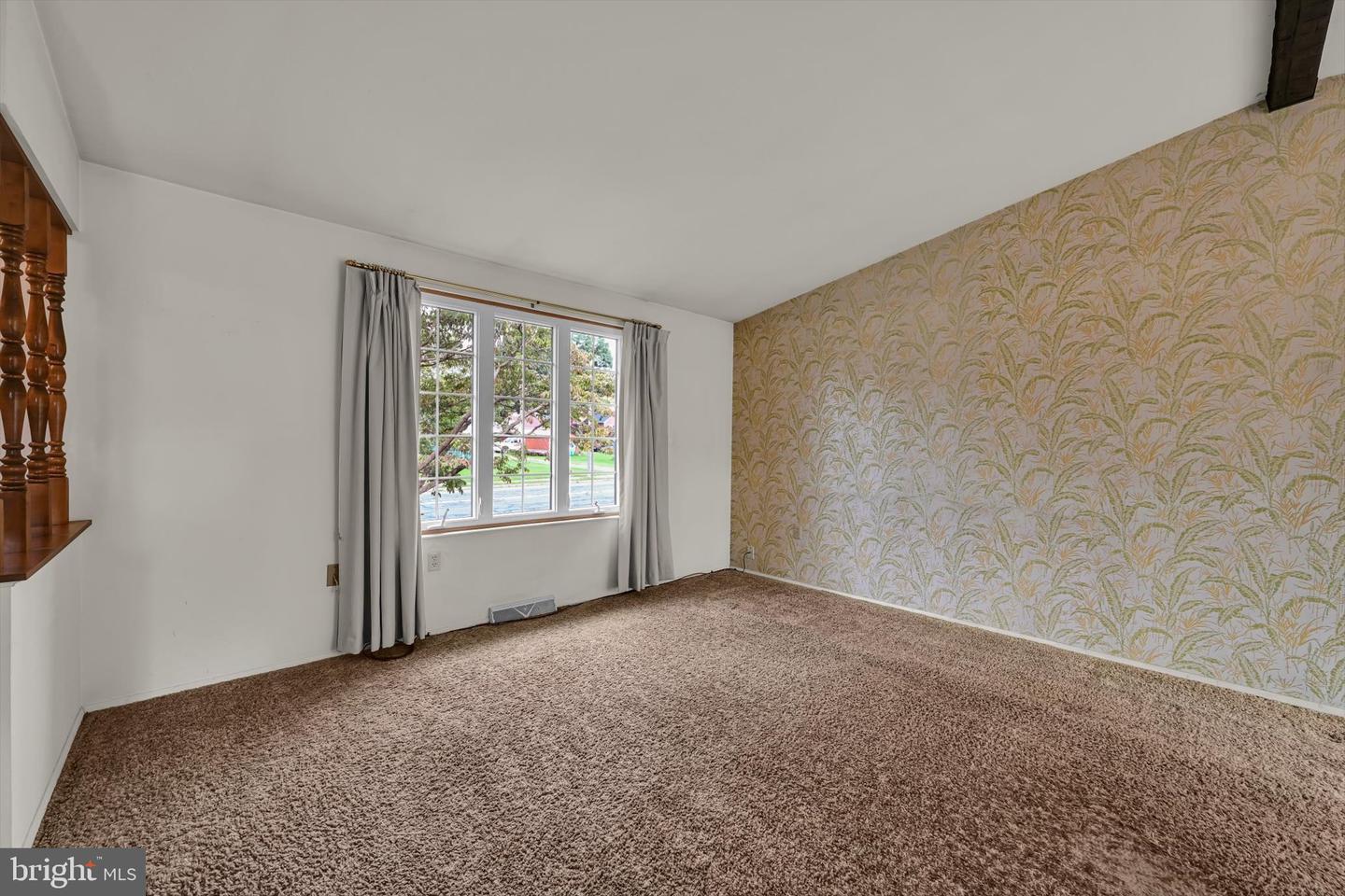15 Elm St Property Photo 9