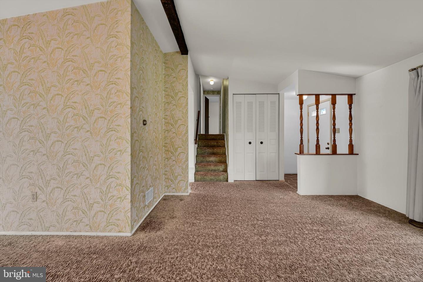 15 Elm St Property Photo 10