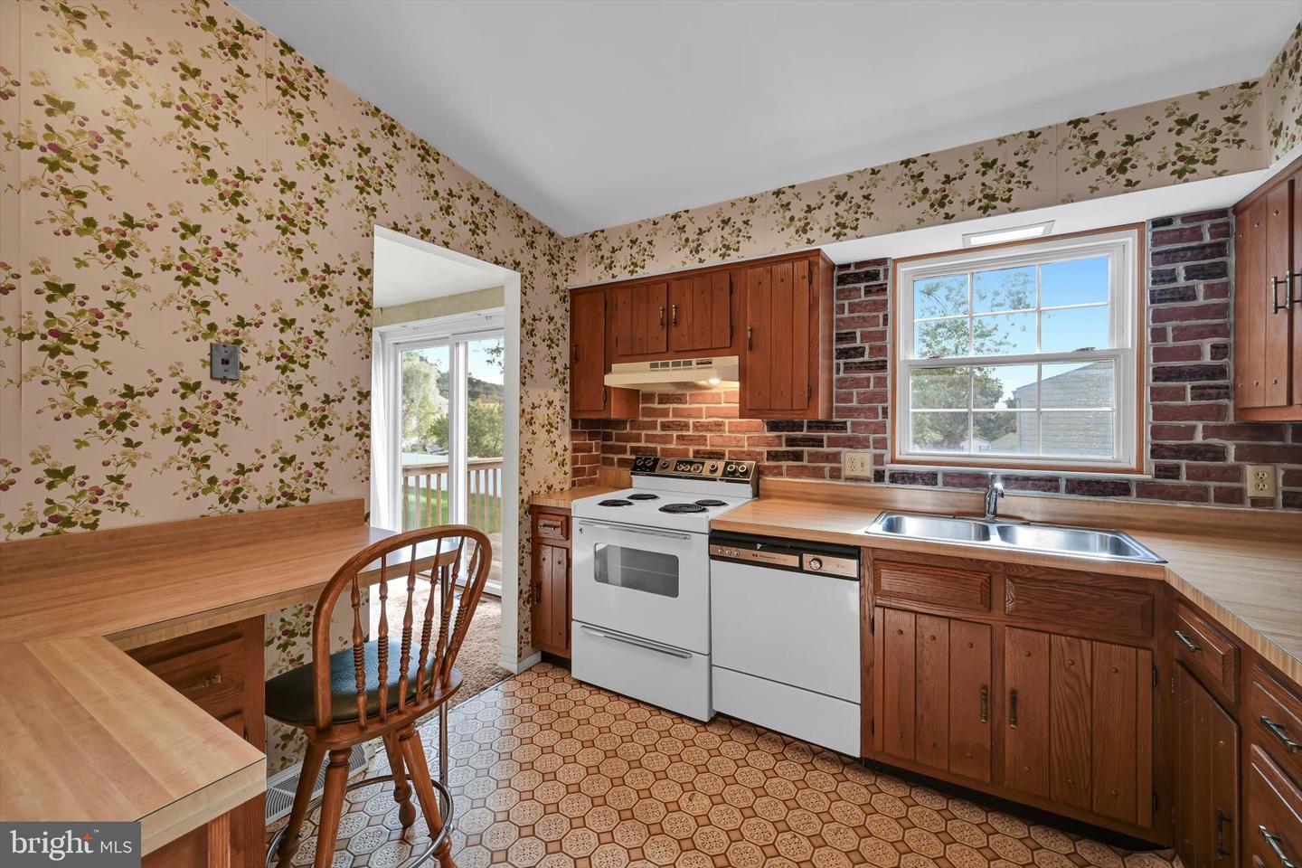 15 Elm St Property Photo 15
