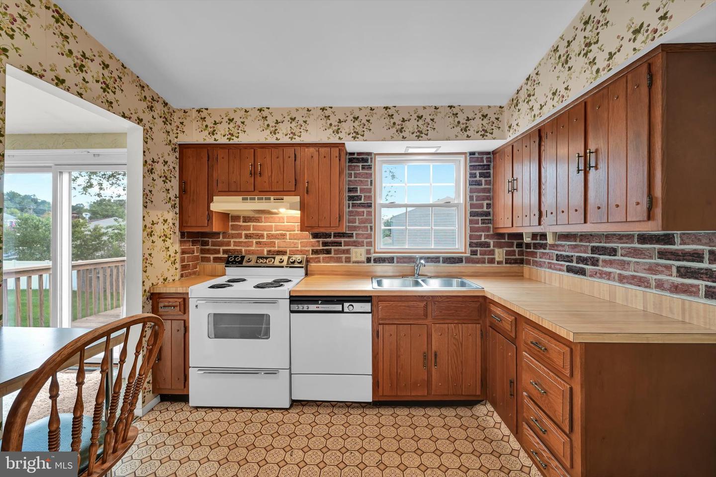 15 Elm St Property Photo 16