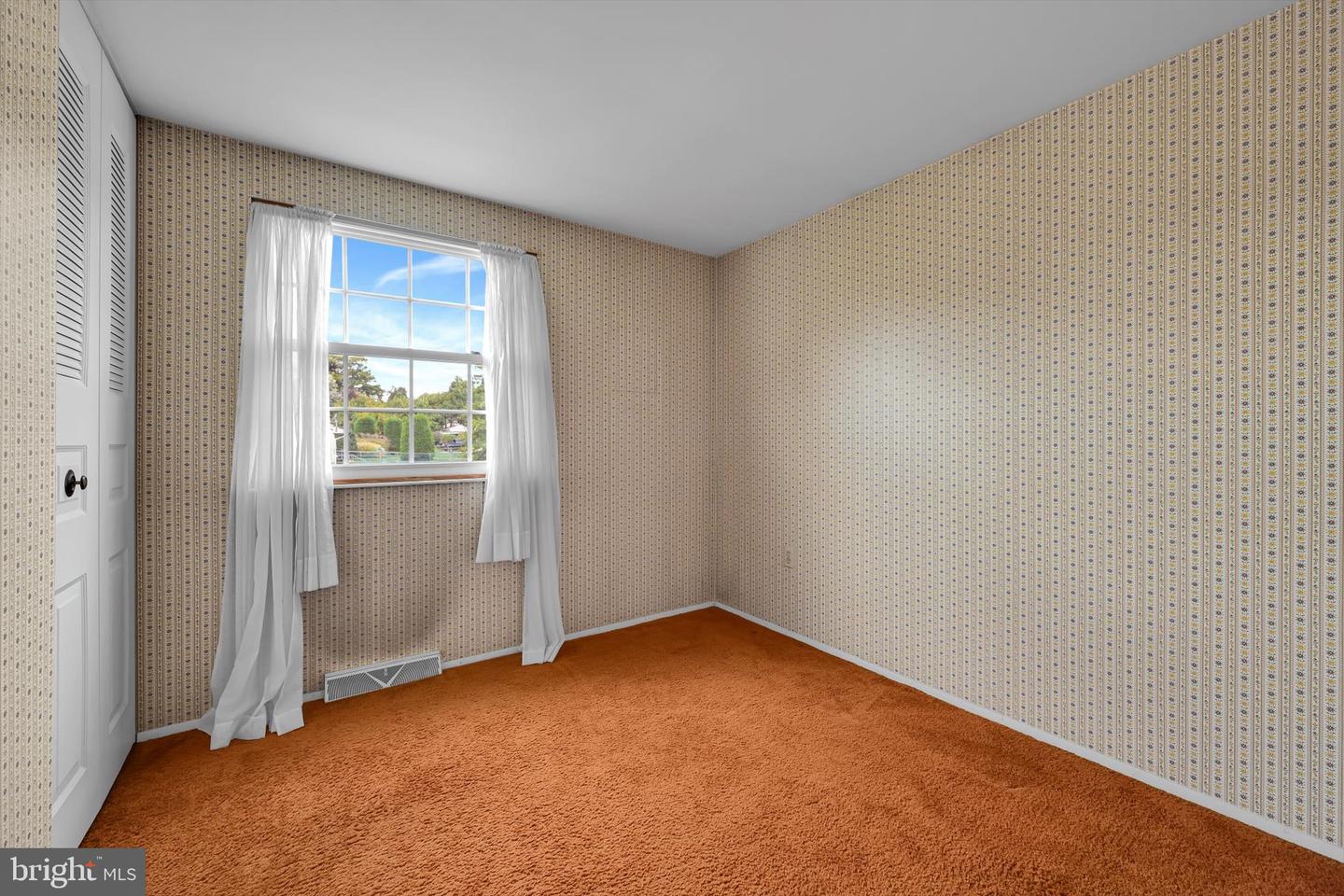 15 Elm St Property Photo 17