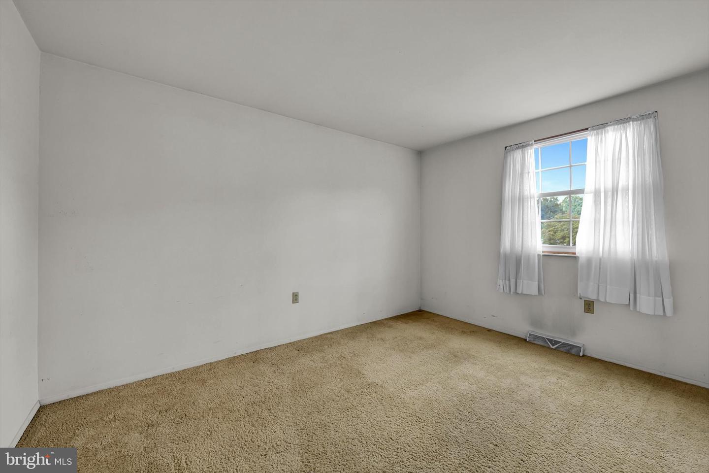 15 Elm St Property Photo 19