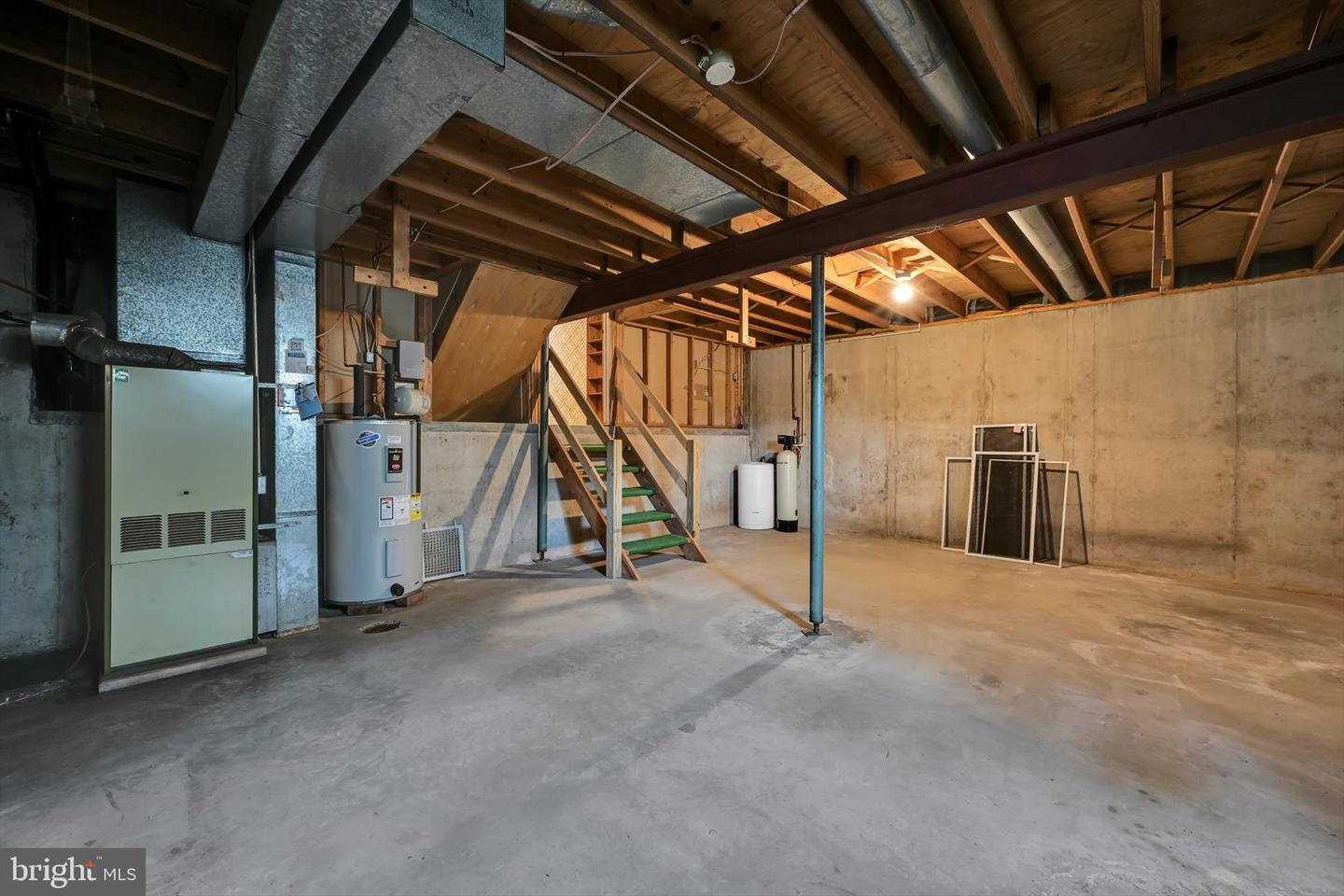 15 Elm St Property Photo 28