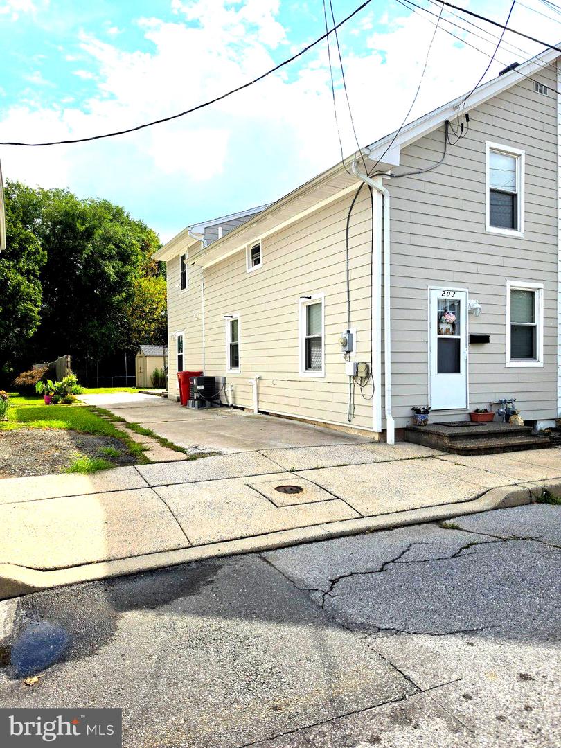 203 Cinder St Property Photo 2