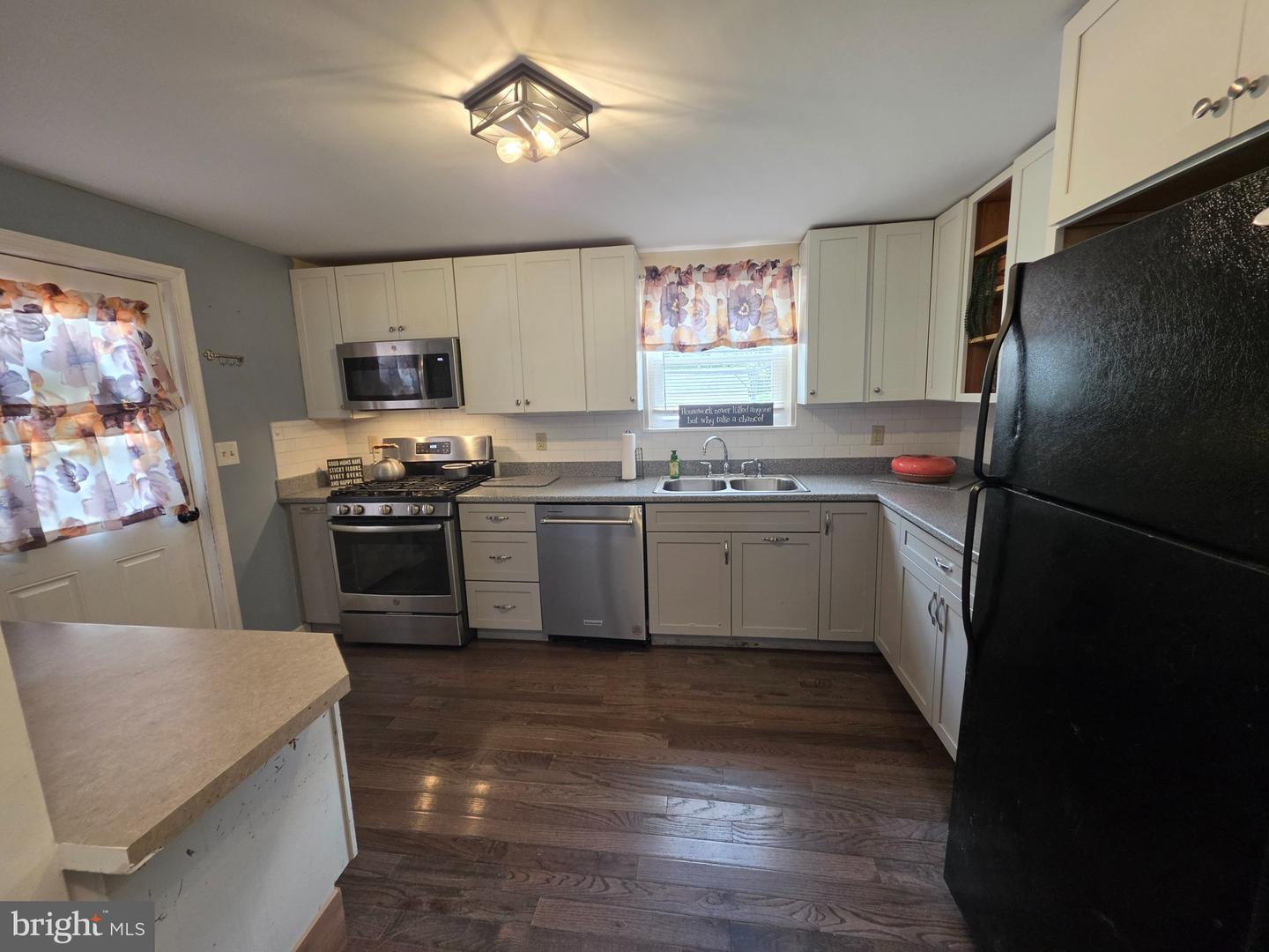203 Cinder St Property Photo 8