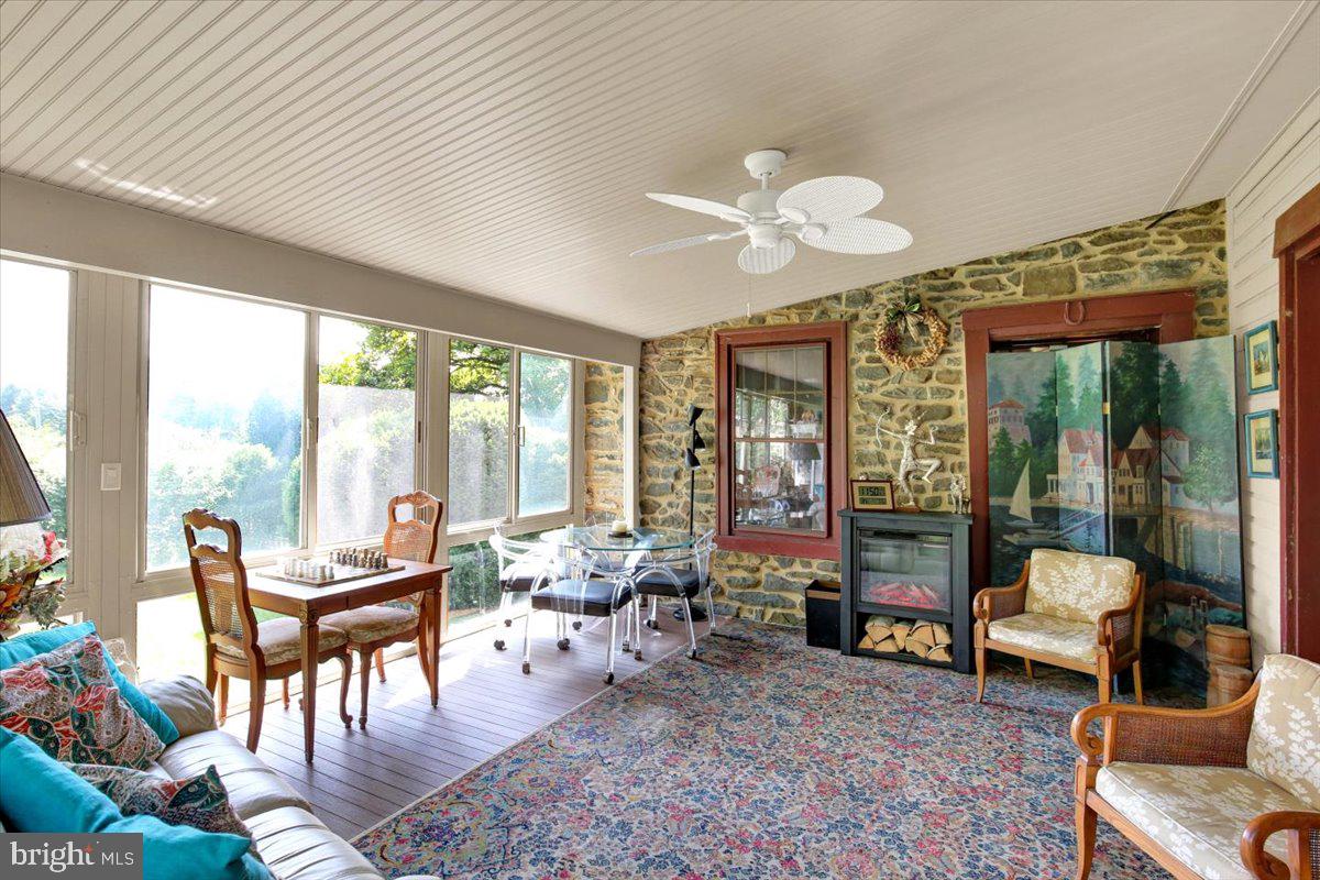 9603 Red Rd Property Photo 32