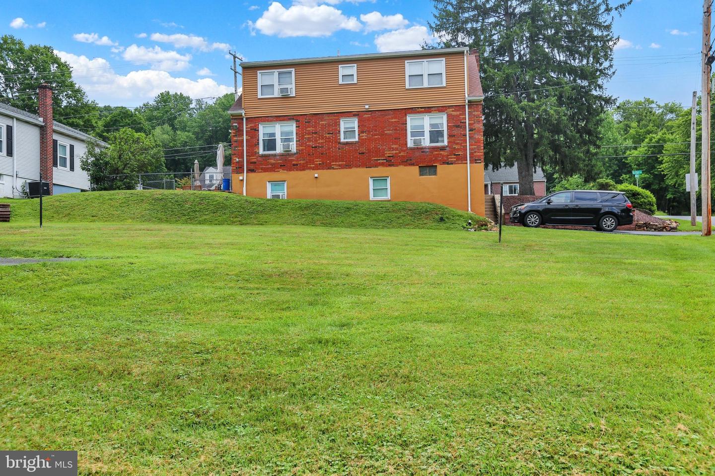1301 Butter Ln Property Photo 5