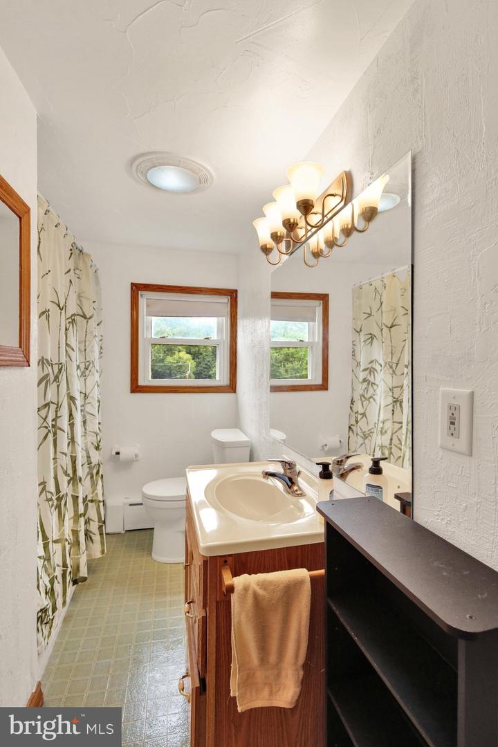 1301 Butter Ln Property Photo 17
