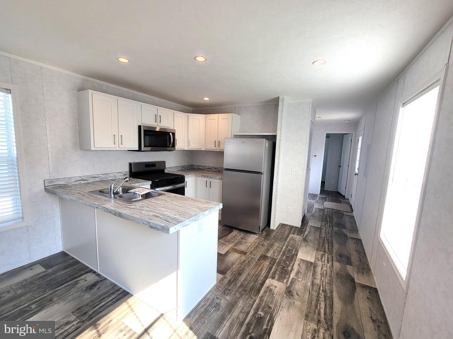 25 Joseph Ave Property Photo 6