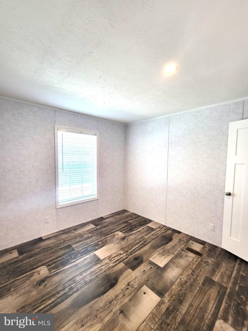 25 Joseph Ave Property Photo 10