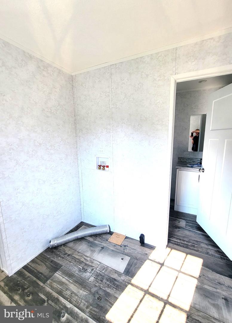 25 Joseph Ave Property Photo 23