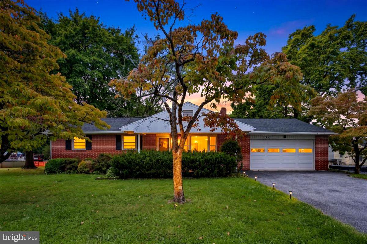 5306 E Lorane Rd Property Photo 1