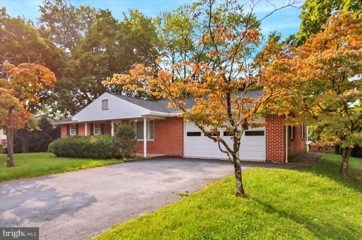 5306 E Lorane Rd Property Photo 2