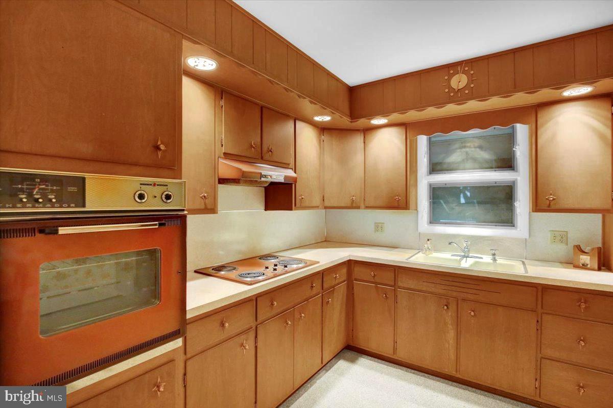 5306 E Lorane Rd Property Photo 7