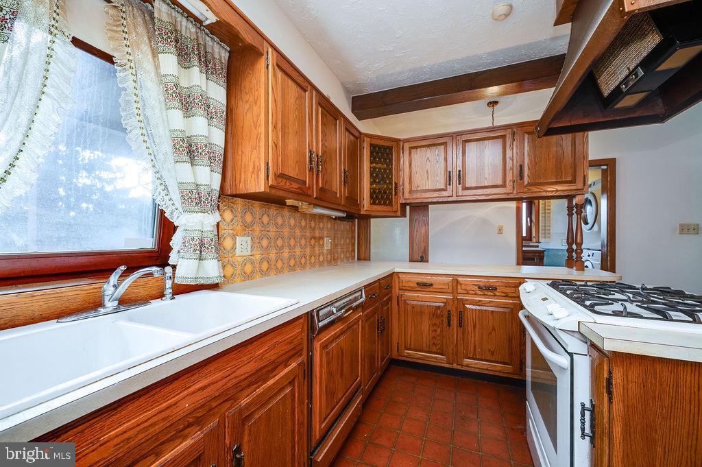 900 Morgantown Rd Property Photo 14