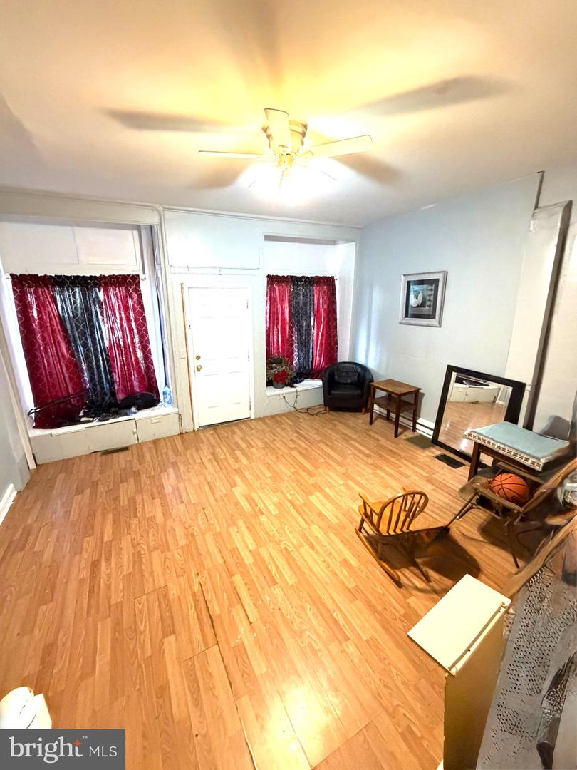 1036 Cotton St Property Photo 2