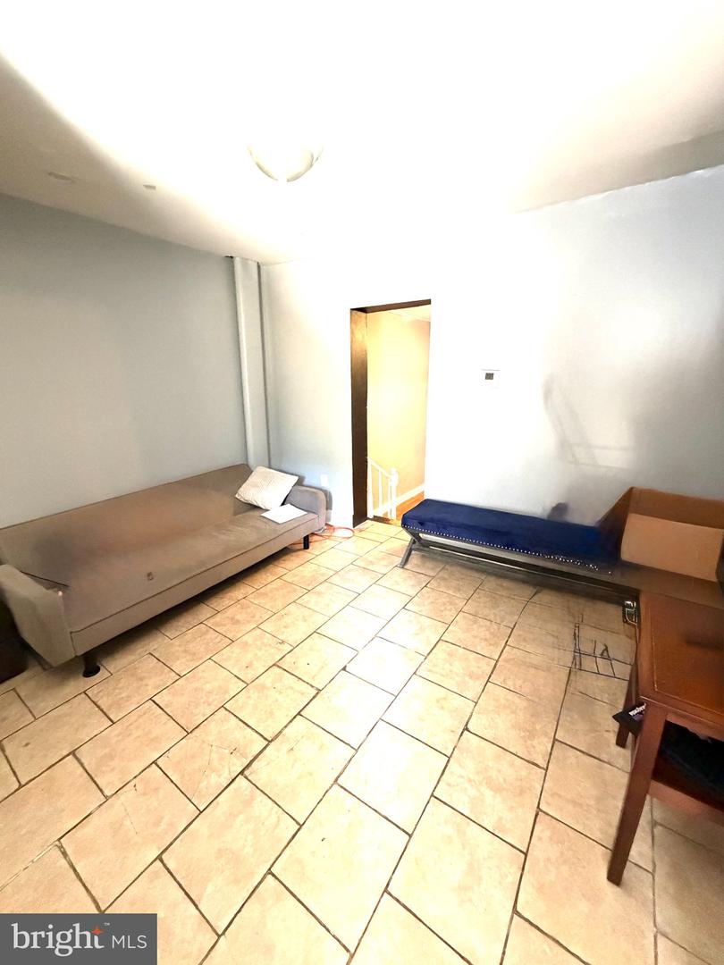 1036 Cotton St Property Photo 3
