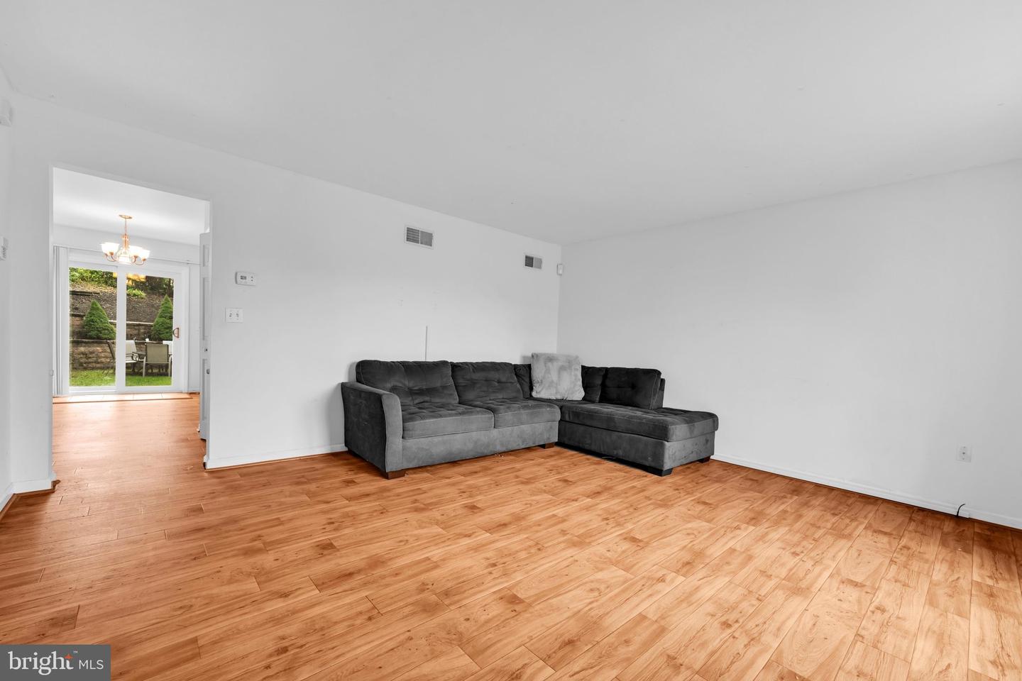 12 Broadwinge Cir Property Photo 5