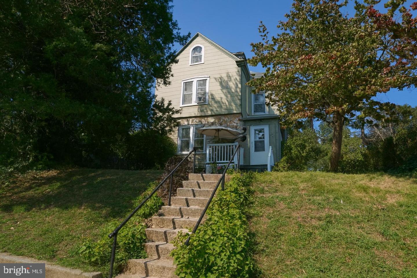 1535 Haak St Property Photo 1