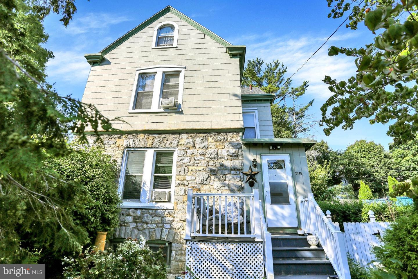 1535 Haak St Property Photo 1