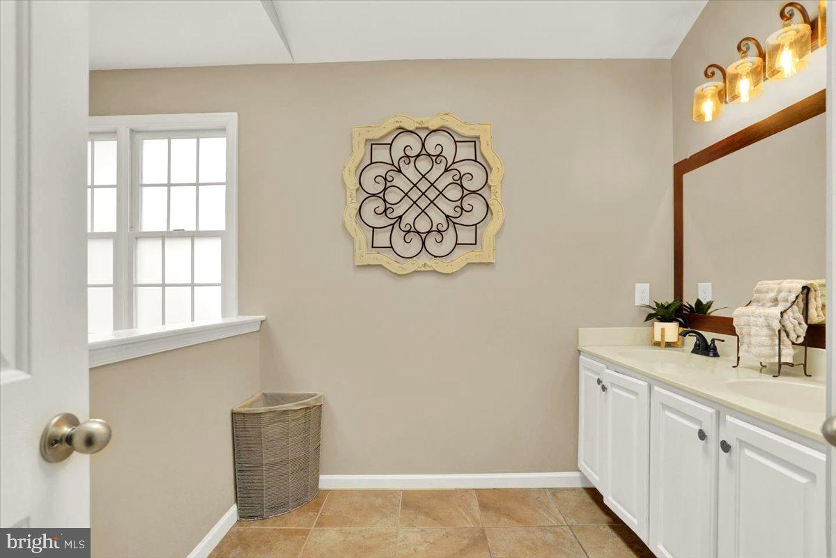 1113 Stonehenge Dr Property Photo 27