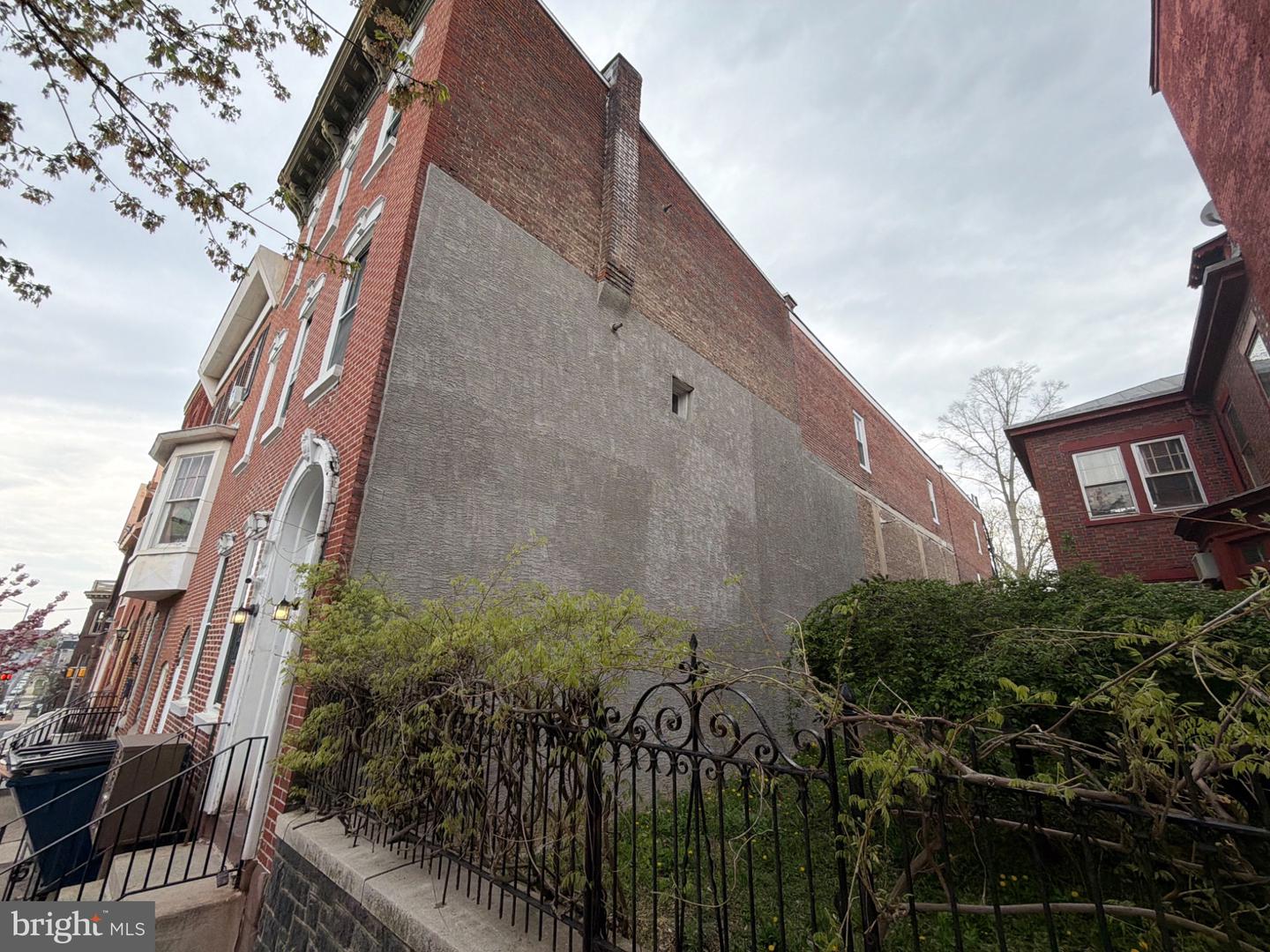 409 Walnut St Property Photo 4