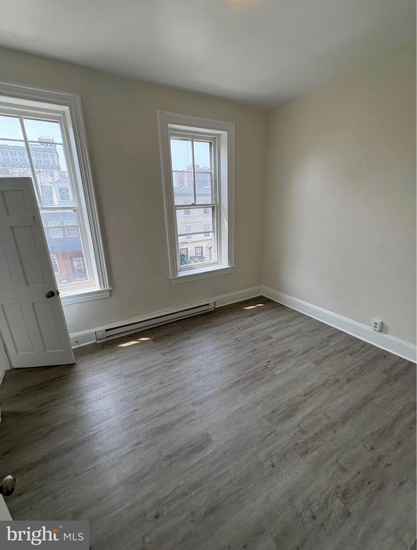 409 Walnut St Property Photo 6