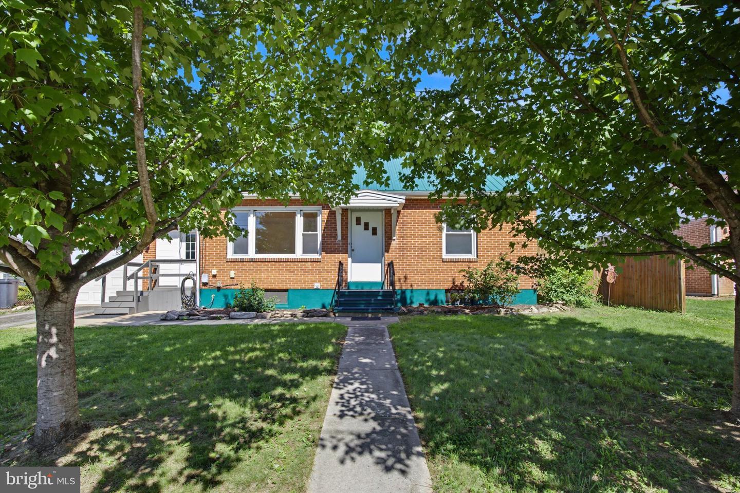 85 E College Ave Property Photo 3