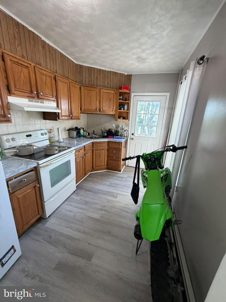 354 Linden St Property Photo 2