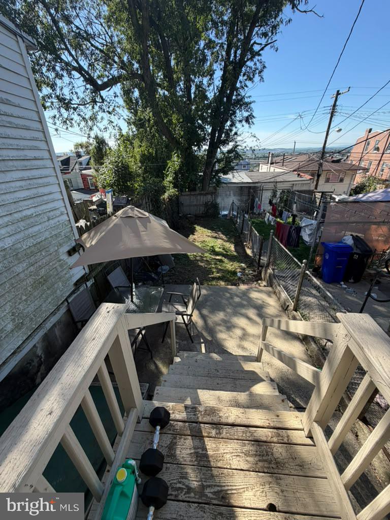 354 Linden St Property Photo 10