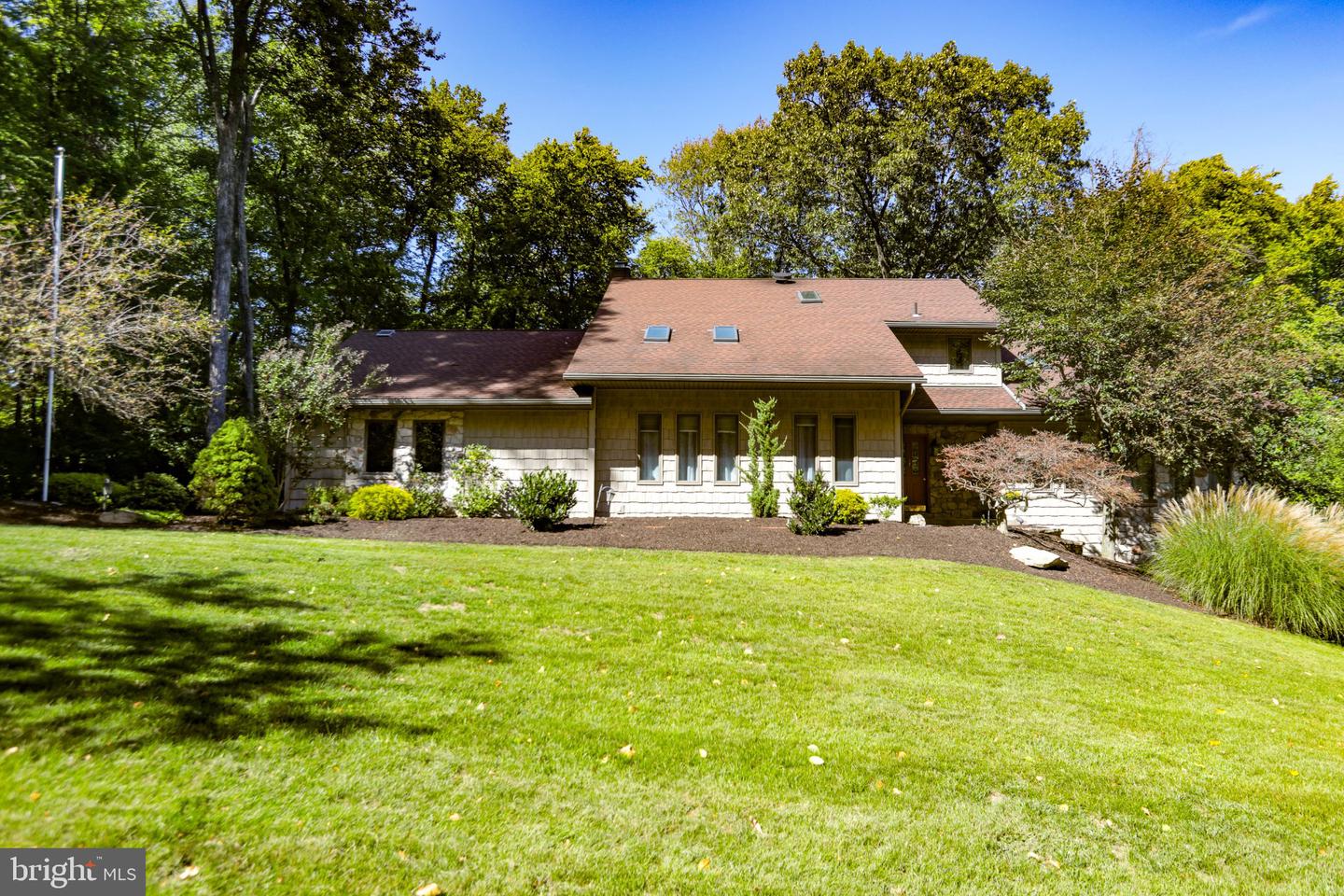 30 ROBIN LEA LN