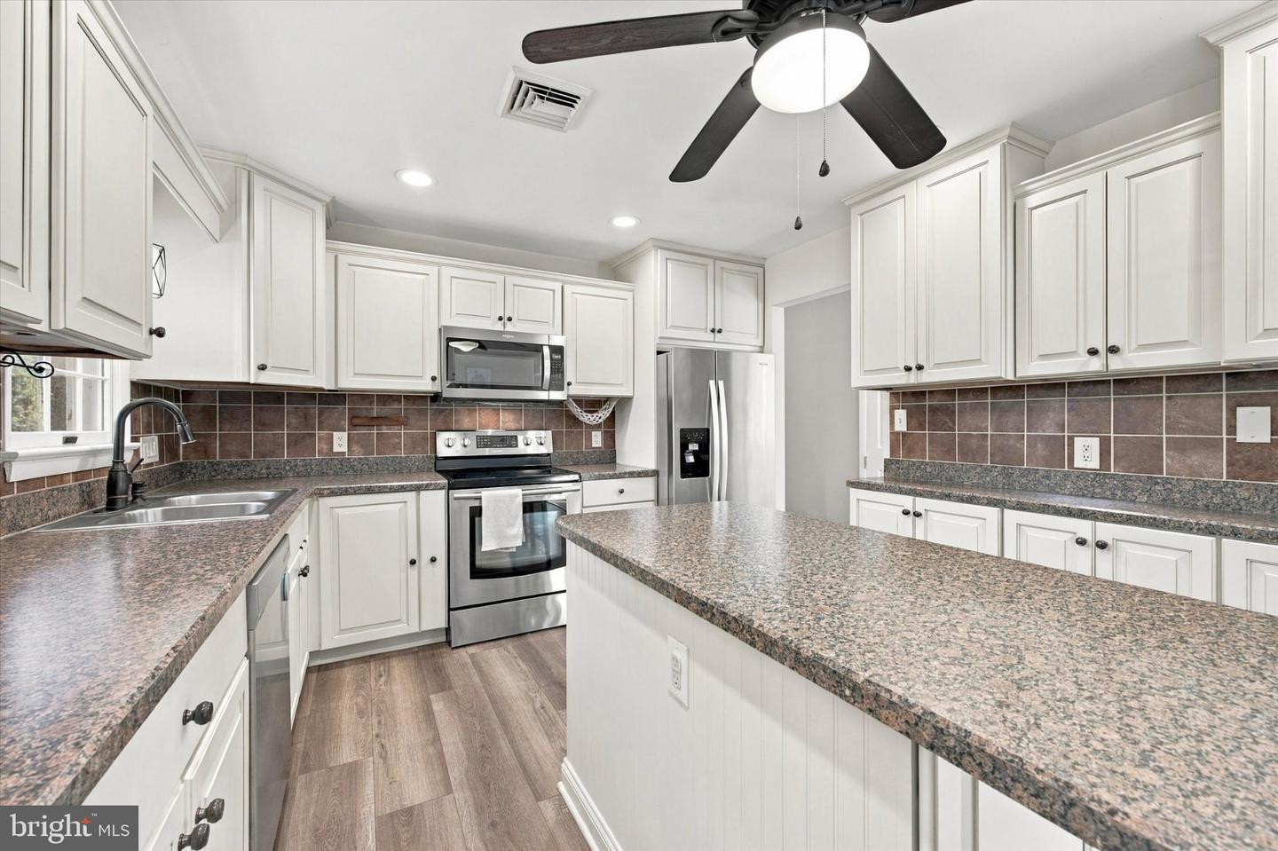 4 Aspen Ct Property Photo 5