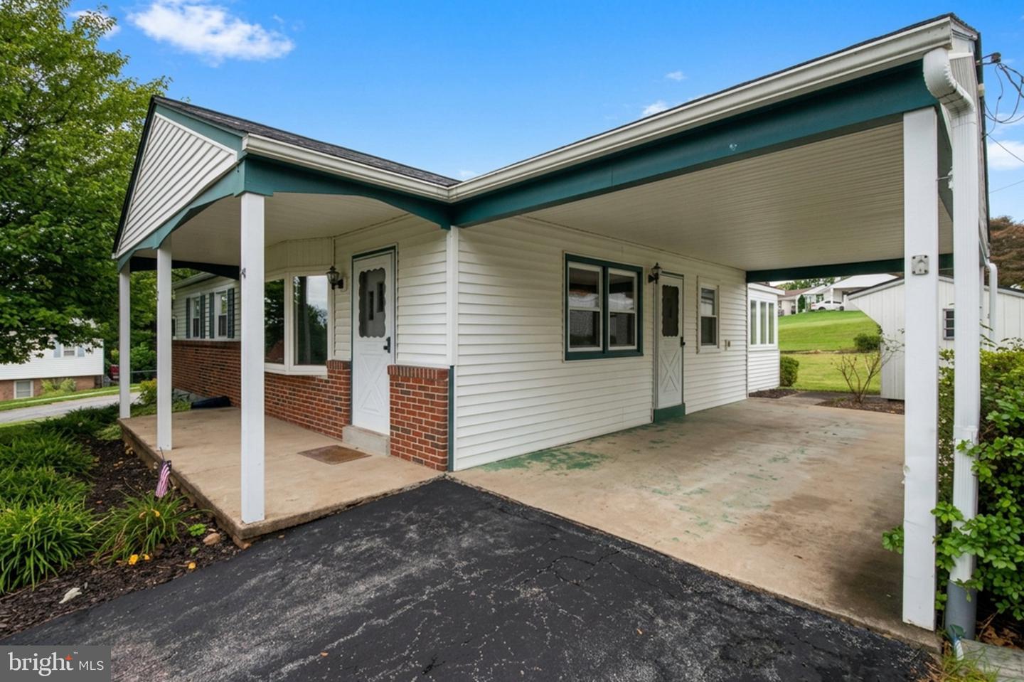 501 S Sterley St Property Photo 3