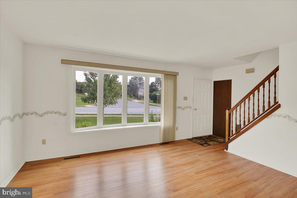 4674 Pheasant Run N Property Photo 5