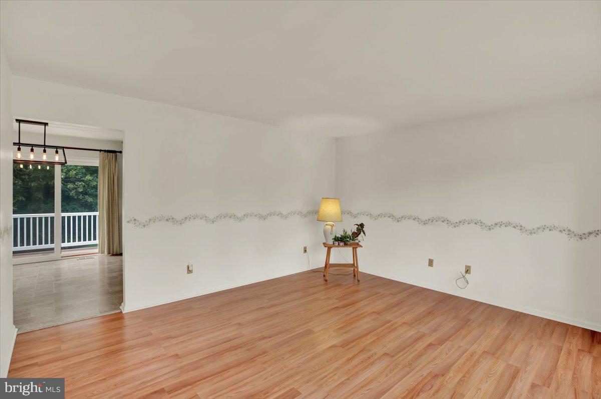4674 Pheasant Run N Property Photo 7