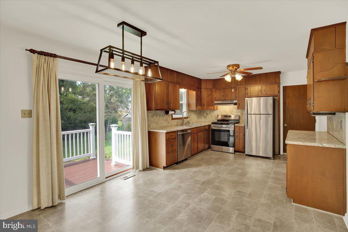 4674 Pheasant Run N Property Photo 9